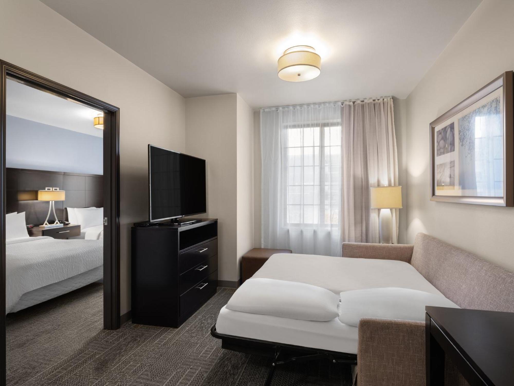 Staybridge By Ihg Hotel 3*