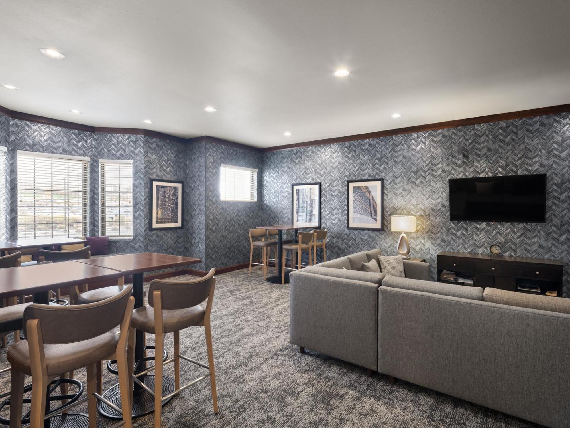 Staybridge By Ihg Hotel